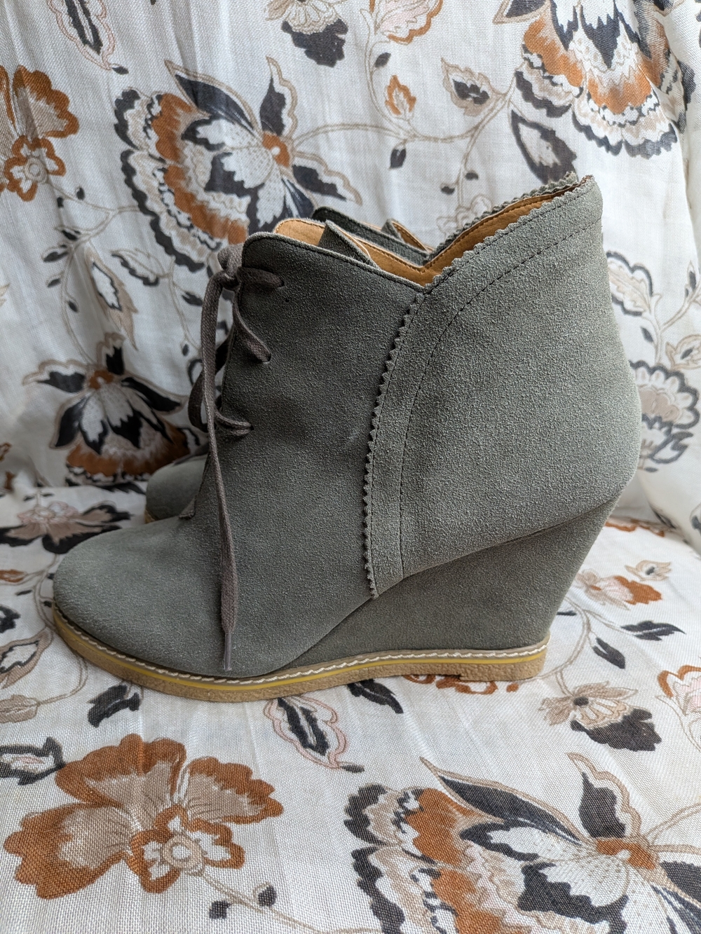 Kelsi Dagger Olive Suede Lace-Up Wedge Booties Size 10